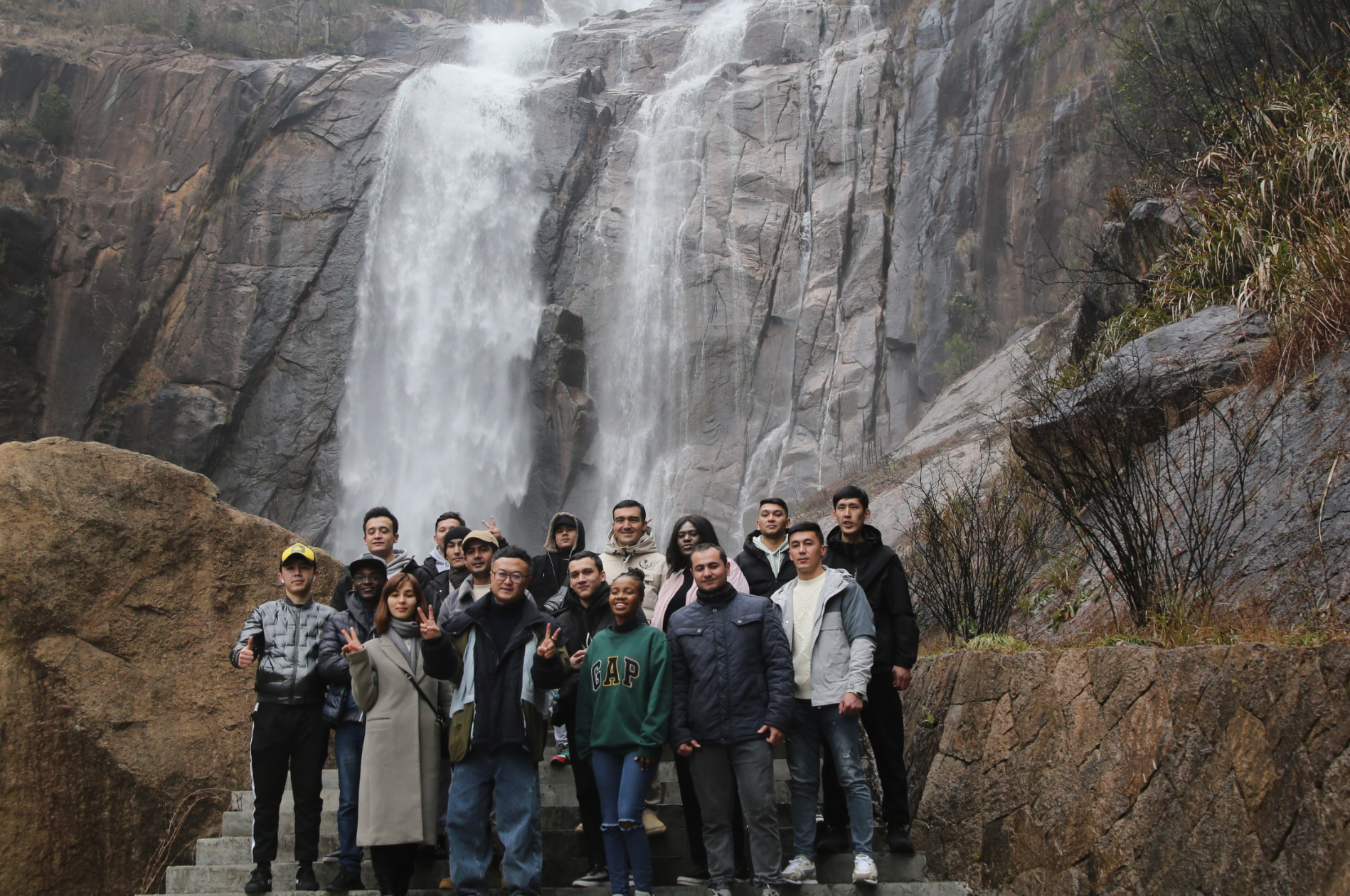 A group visiting a temple site on the Tiantai route